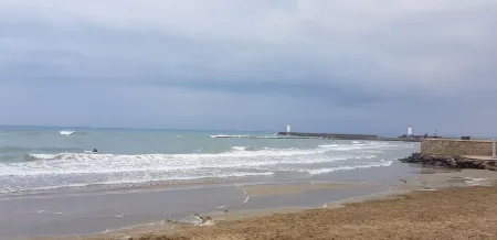 Apartment direct access to the beach Отели в г. Languedoc-Roussillon