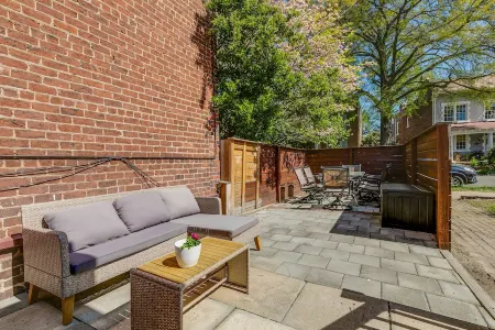 3-Bed Grace Street Getaway in Museum District Отели рядом с достопримечательностью «Университет Ричмонд»