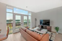 Modern 1BR APT in DT with Infinity Pool & Sauna 위치타 호텔