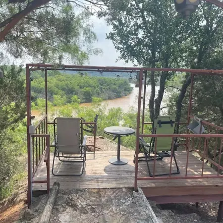 Quiet cabin on the Brazos