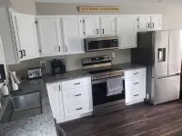 Recently renovated end-unit apartment in the heart of the Finger Lakes Hoteles en Hector