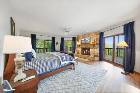 STUNNING VIEWS!!! LUXURY MT VISTA LODGE CLOSE TO DOWNTOWN & HIGHLANDS Отели в г. Эллиджей