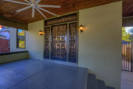 Funky Memphis Game House! FirePit, Gtd Pkg, Games!