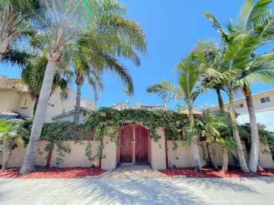 PB 4BR Dream House with AC and Free Parking Hotels near Marshalls