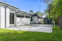 Elegant 7Br/4BA Heated Pool, Near Beach & Zoo