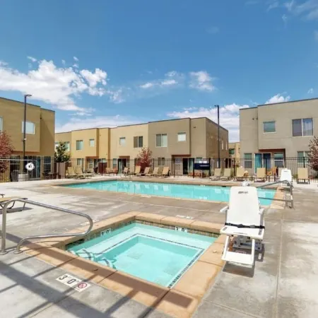 Luxury Entrada Townhome near downtown, Arches Nat’l Park, townie bikes included!