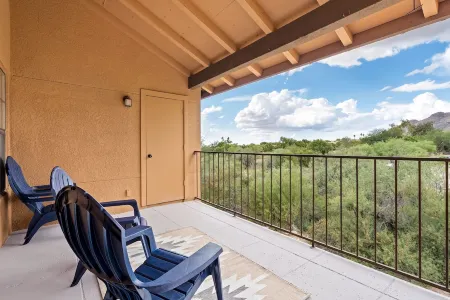 Desert Hideaway - Modern 2 Bdr w/ Mountain Views, Pool, & Hot Tub