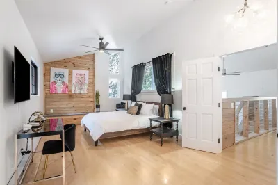 Boulder Luxury Getaway | 7 Acres w/ Creek & Pond 푸르마일 캐년 주변 호텔