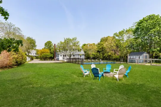 Coastal Retreat With Saltwater Heated Pool, 5 Min To Beach, Fire Pit, 4 BDRM