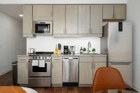 Luxury Studio in Prime Location l Private Balcony!