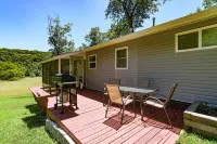 Fishing Haven with Boat Launch and 20 minutes from downtown.