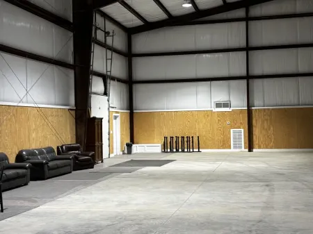 FISHERMAN’S PARADISE - indoor heated & cool parking for trucks and boats