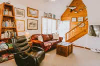 5 min Walk to Ocean, 1 Block to Dowdy Park AMAZING Location!!!!!