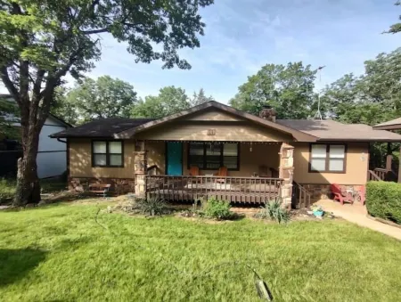 Secluded Lakeview retreat-near Eureka Springs