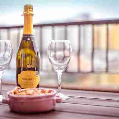 Beautiful Dawn - relax with stunning marina views Dining/Meeting Rooms