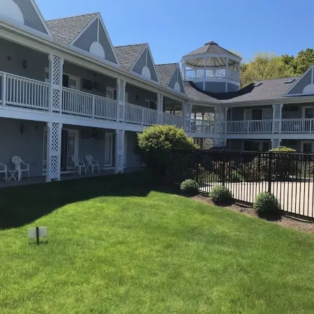 Relax and get away! Beautiful upscale condo with pool near OGT Village and Beach