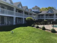 Relax and get away! Beautiful upscale condo with pool near OGT Village and Beach