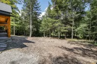 NEW Farmhouse 3 Acres & 1,000 ft of Laurel Run Close to Morgantown