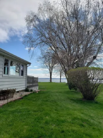 Beautiful Sunrises and Lakefront Views!