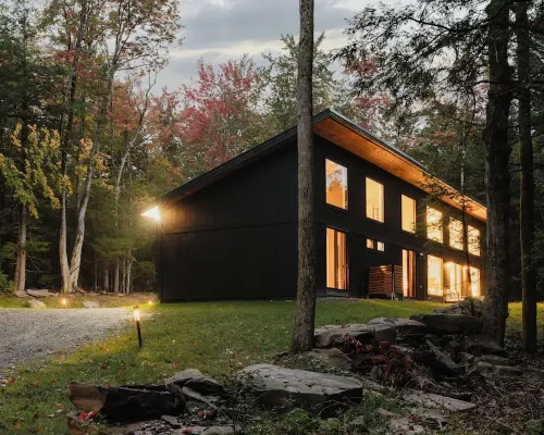Modern Luxury 2-bedroom house in peaceful Haines Falls with AC, WiFi, Large TVs Hotels in Hunter
