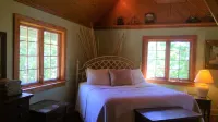 Historical Lakefront Cabin Just 8 Minutes to Oaklawn Track/Casino