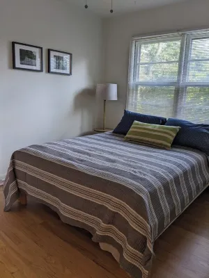 Fantastic 2-bedroom townhome, 2 blocks from Michigan Stadium!