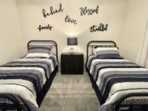 Relaxing, Spacious, Quiet, Ranch-style Getaway Hotels in Springdale