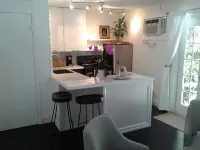 Charming Private Garden Cottage hide away in the heart of Sarasota 새러소타 호텔