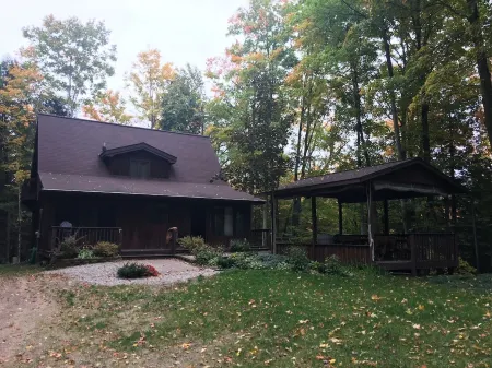 Cozy family cottage near Crystal Mountain on the Betsie River.