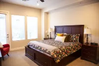 Spotless, Booking for Summer and Fall 3Bdrm 2BTH One Level Great Location!