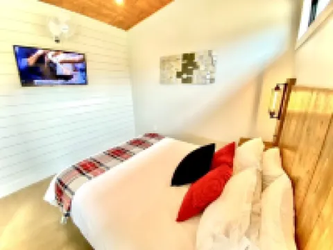 Cozy/Cute Tiny House close to wineries, wedding venues & outdoor fun