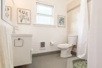 Beachfront House near SF w/ Parking (5)