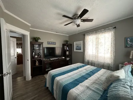 Eastpoint on the  Bay - private Beach, pool, sunsets