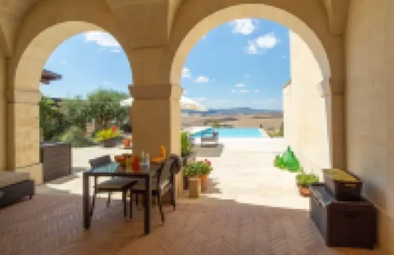 Private Hilltop Villa with Infinity Pool – Perfect to Explore Matera & Puglia