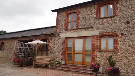 High Quality, Peaceful, Panoramic Views, AONB, close to Jurassic Coast.