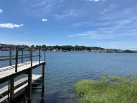 Cozy 1-bedroom apartment, water views in wonderful New Haven with WiFi, AC