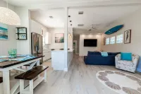 The Swell 2 BR Cottage with Parking 1 mile from Beaches