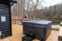 Secluded Cabins on Private Stocked Pond Hot Tub. Ping Pong. Arcade. Master Suite