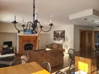 Ski in/ Ski out at Jay Peak- 10 feet from Grammy Jay Run