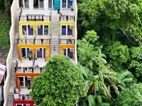 Chillax Boracay Hotel berhampiran Pantai Diniwid