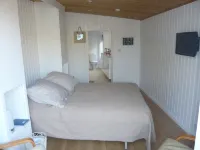 Self Contained Garden Studio With Private Decked Terrace, close to town and sea