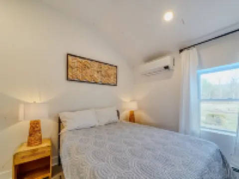 Brand New House with Huge patio overlooks Esopus Creek at Lake Katrine アルスターのホテル