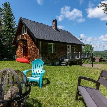Rangeley 4-Season Retreat – Water and Sunset Views – Wood Stove – Game Room