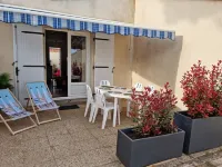 House with sea view, 20 steps from the beach