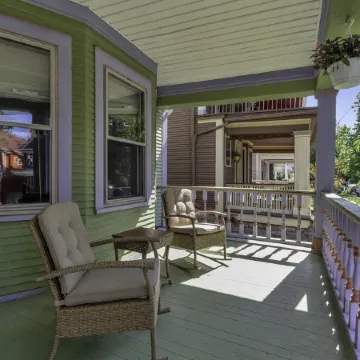 Beautifully Renovated 3 bedroom Elmwood Village Apt