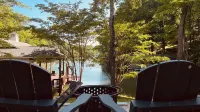 Lakefront LUXURY- Lg covered dock, HOT TUB, fire pit, kayaks + 2 game rms