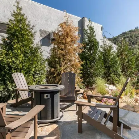 Charming 2-bedroom cottage - walkable downtown Mariposa/31 miles to Yosemite