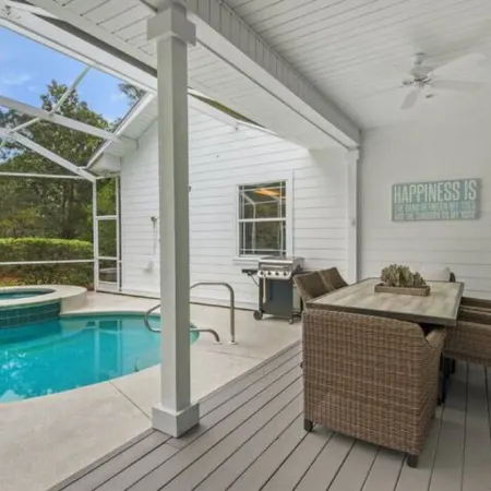 Vibe! Coastal Living Experience! Screened Pool!