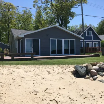 Charming and Cozy Lake Front Cottage on Private Beach