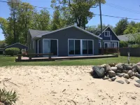 Charming and Cozy Lake Front Cottage on Private Beach